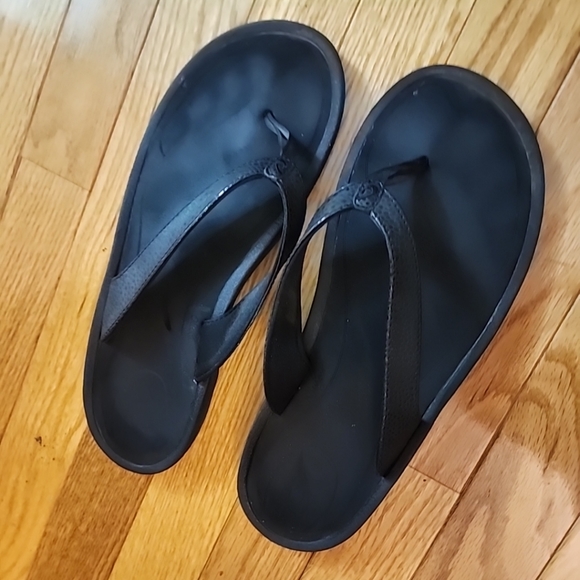 Olukai Sandals - Picture 8 of 9